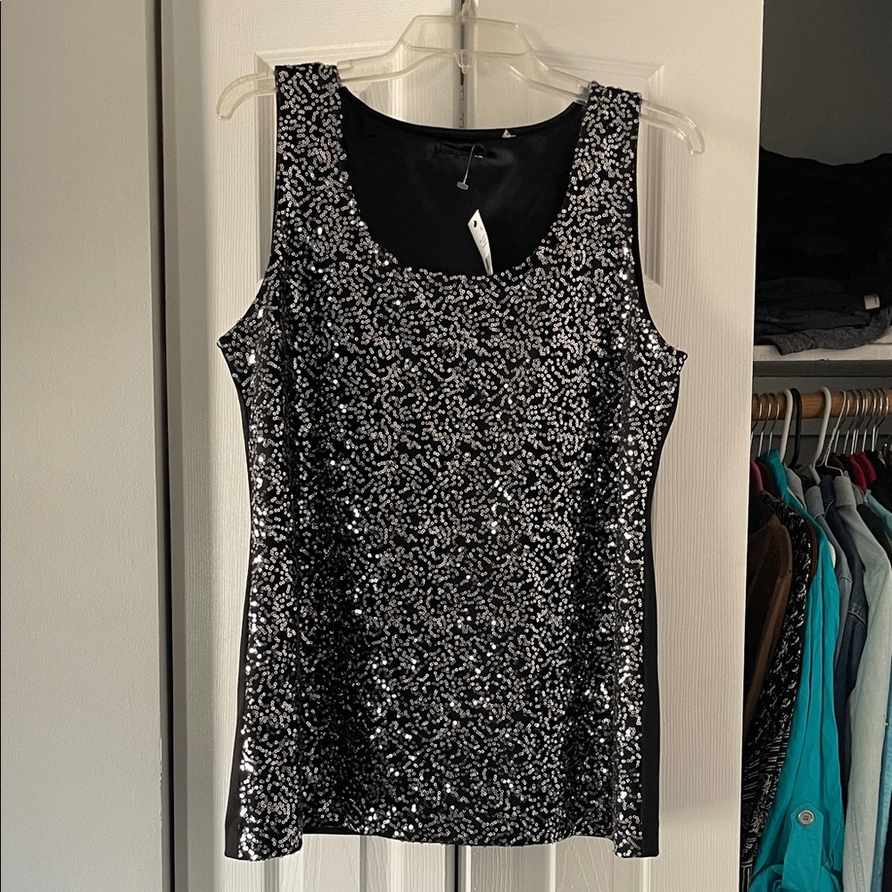 ✨ NWT Tahari Sequin Sleeveless Tank Top ✨
Size: M • Black/Silver